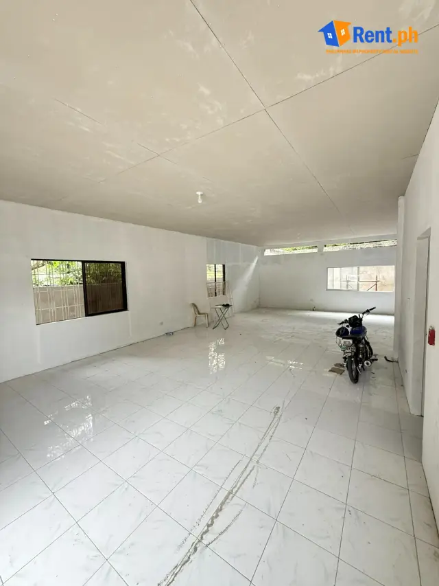 Spacious 194sqm Warehouse For Rent in Dumaguete City with Parking - Secondary Image