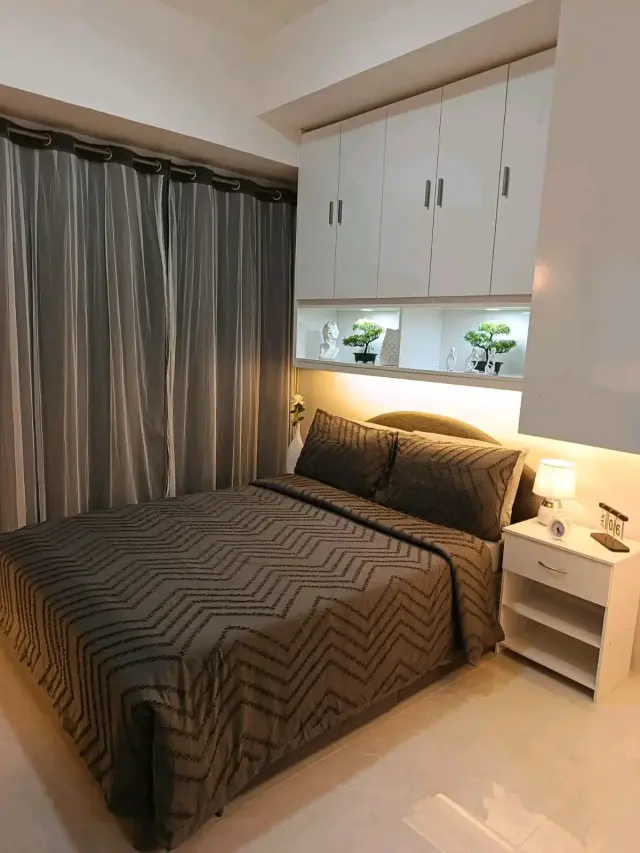 FULLY FURNISHED STUDIO WITH BALCONY AT TOWER 4 - Secondary Image