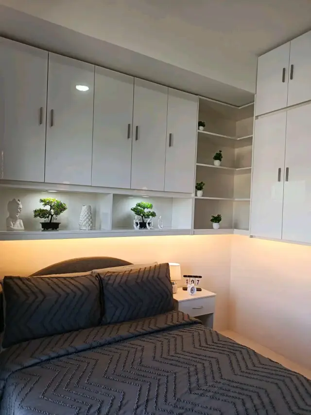 FULLY FURNISHED STUDIO WITH BALCONY AT TOWER 4 - Secondary Image