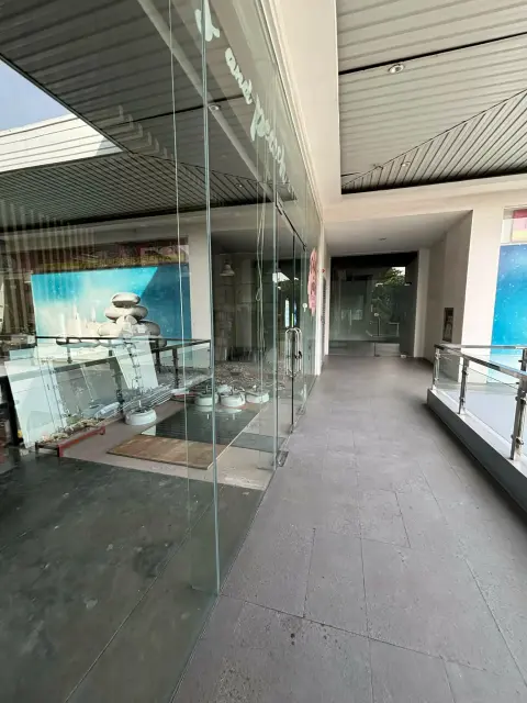 prime-commercial-space-2-for-rent