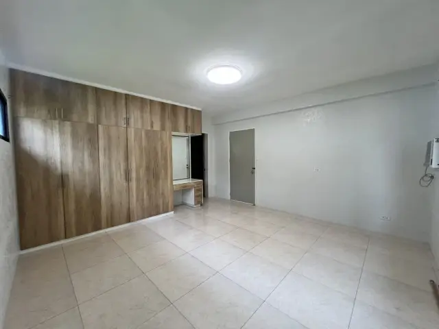 𝐅𝐎𝐑 𝐑𝐄𝐍𝐓: EXPAT-FRIENDLY 𝟓𝐁𝐑 BUNGALOW IN LAHUG - Secondary Image