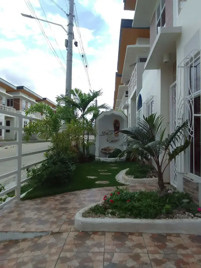 House and lot 4 bedrooms for rent - Secondary Image
