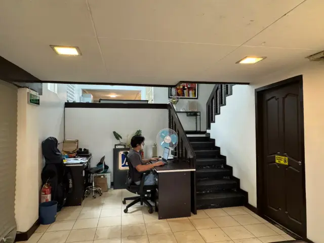 3 Storey House with 5 Bedrooms - Secondary Image
