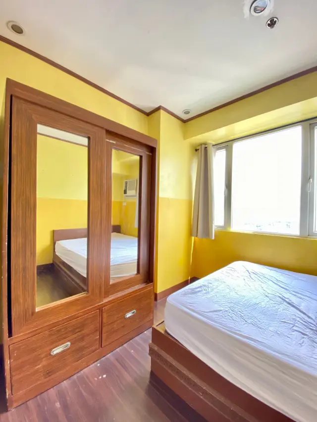 Furnished 1BR Unit For Rent at Ridgewood Tower near BGC - Secondary Image