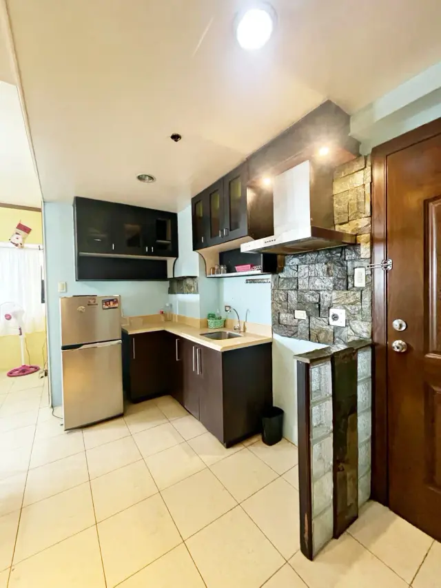 3BR Semi-Furnished Unit For Rent at Ridgewood Towers near BGC - Secondary Image