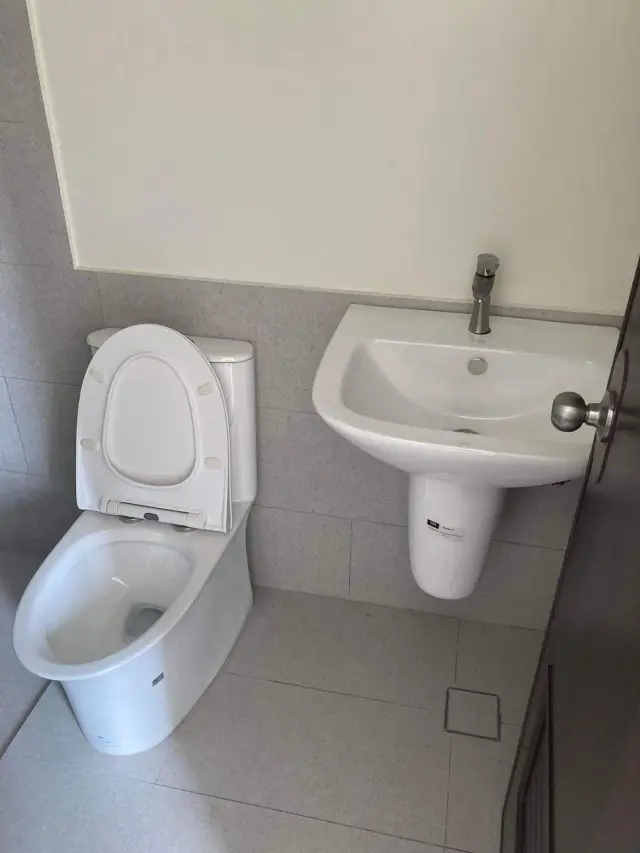 New Unfurnished Studio Unit with Balcony at The Median - Secondary Image