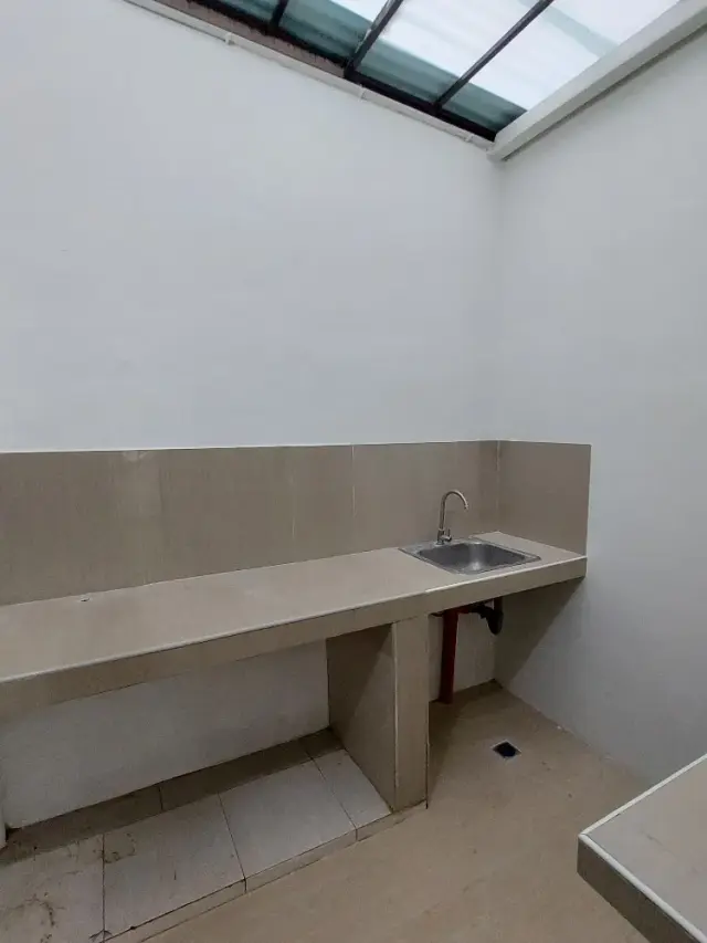 4BR FOR RENT TOWNHOUSE - Secondary Image