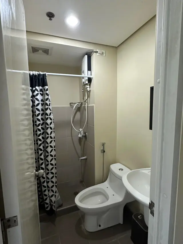 FURNISHED  CONDO IN AVIDA TOWER 1 IT PARK LAHUG - Secondary Image