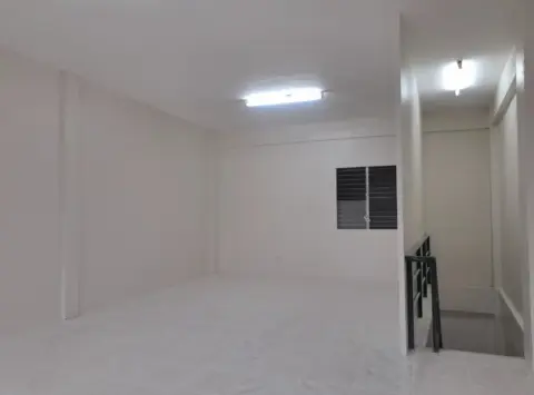 2-storey-commercial-spave-for-remnt-for-rent