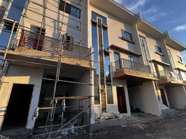 5 UNITS- Unfurnished  3 Storey Townhouse for Rent Lahug, Cebu City! - Secondary Image