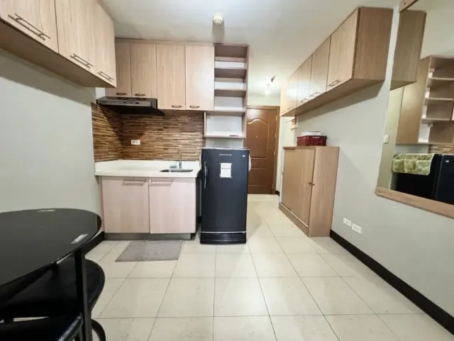 Ideal Semi-Furnished 1BR Unit for Rent at Ridgewood Tower-minutes from BGC - Secondary Image