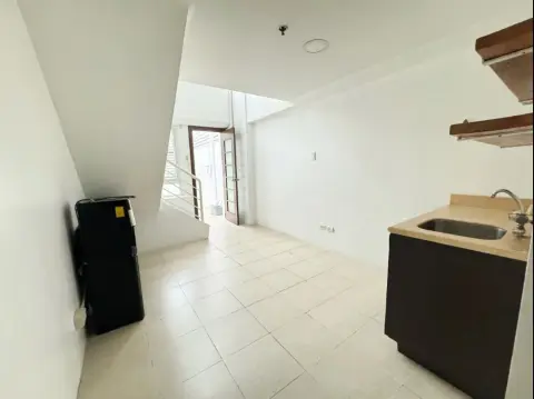 1br-lofted-semi-furnished-unit-for-rent-at-ridgewood-towers-near-bgc-for-rent
