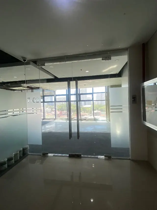 Spacious Commercial Office Space FOR RENT‼️ - Secondary Image