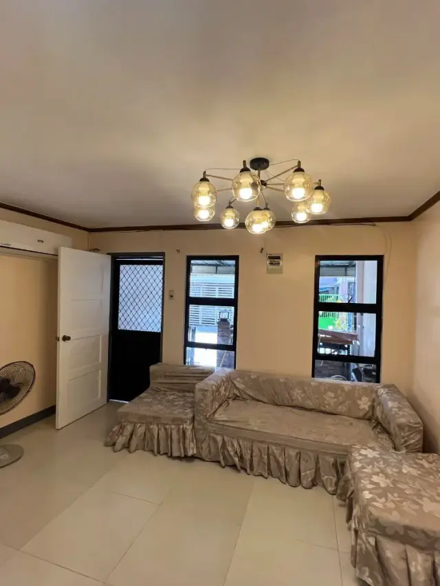 3 storey house for rent - Secondary Image