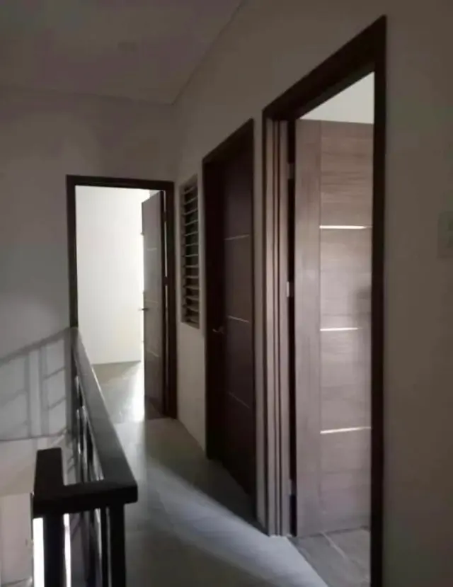 UNFURNISH 2 STOREY TOWNHOUSE IN CEBU CITY - Secondary Image