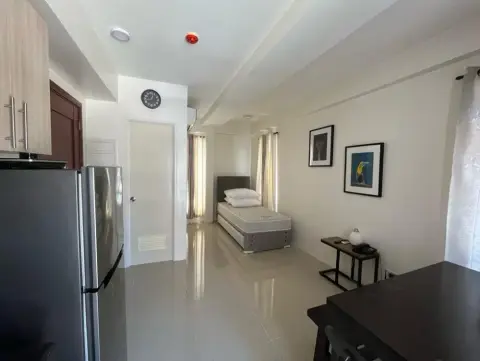 condominium-studio-unit-fully-furnished-the-courtyards-banawa-for-rent