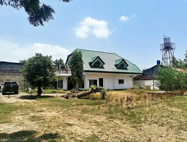 1500sq.m Lot with 2 big Houses for rent in Mactan Cebu City - Secondary Image