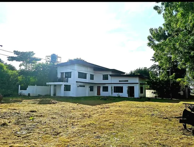 1500sq.m Lot with 2 big Houses for rent in Mactan Cebu City - Secondary Image