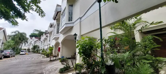 3 Bedroom Townhouse with 3 Carport for rent in  Lahug Cebu City - Secondary Image