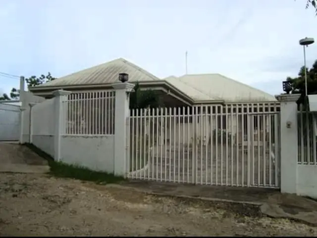 Spacious 3 Bedroom bungalow house and Lot for rent in Lapu-Lapu City - Secondary Image