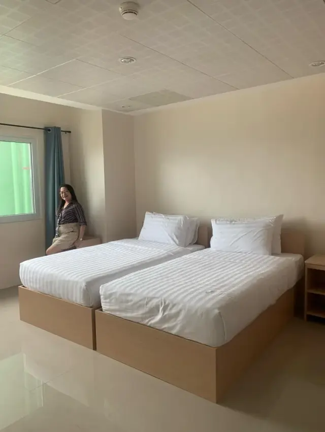 "Modern Studio, 1-Bedroom & 2-Bedroom Residential Suites for Rent in the Heart of the City!" - Secondary Image