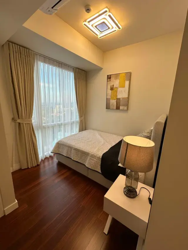 Three Bedroom Newly Furnished Unit!! - Secondary Image