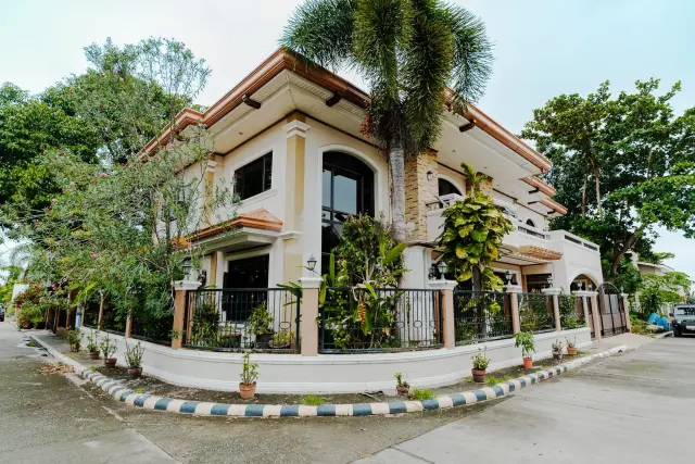 BIG & ELEGANT HOUSE AND LOT FOR RENT - PHILAMLIFE VILLAGE - Secondary Image