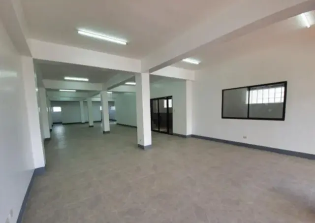 Prime Commercial Space - Perfect For Your Business To Thrive - Secondary Image