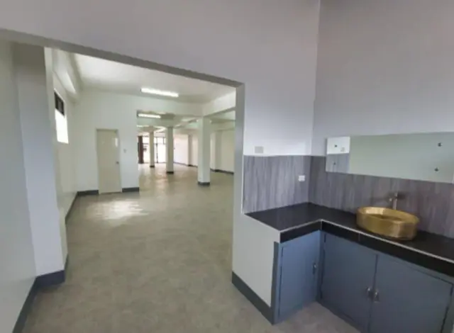 Prime Commercial Space - Perfect For Your Business To Thrive - Secondary Image