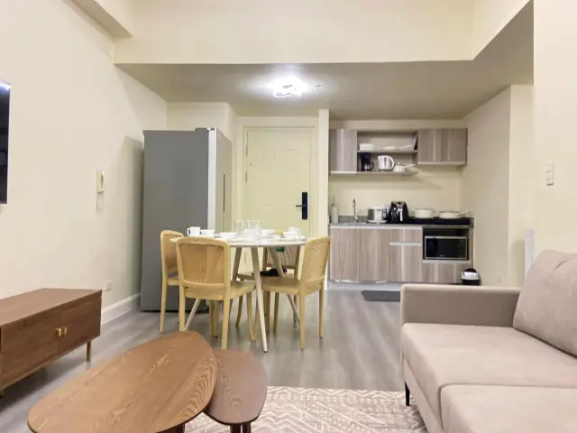 Fully Furnished 2 Bedroom Condo with Parking and view of the City! - Secondary Image