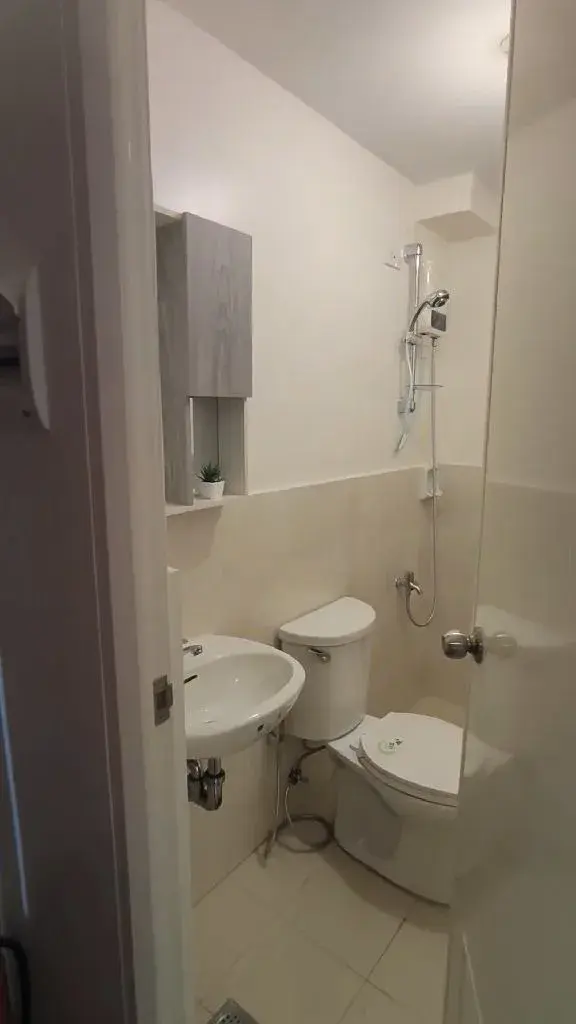 Almond Drive Condominium for RENT - Secondary Image