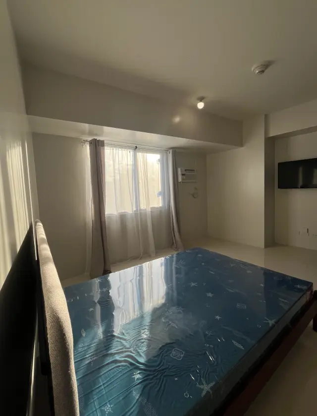 Studio-Condominium for Rent - Secondary Image