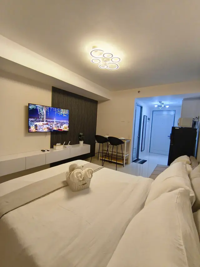 Studio Unit in J Tower Residences For Rent - Secondary Image