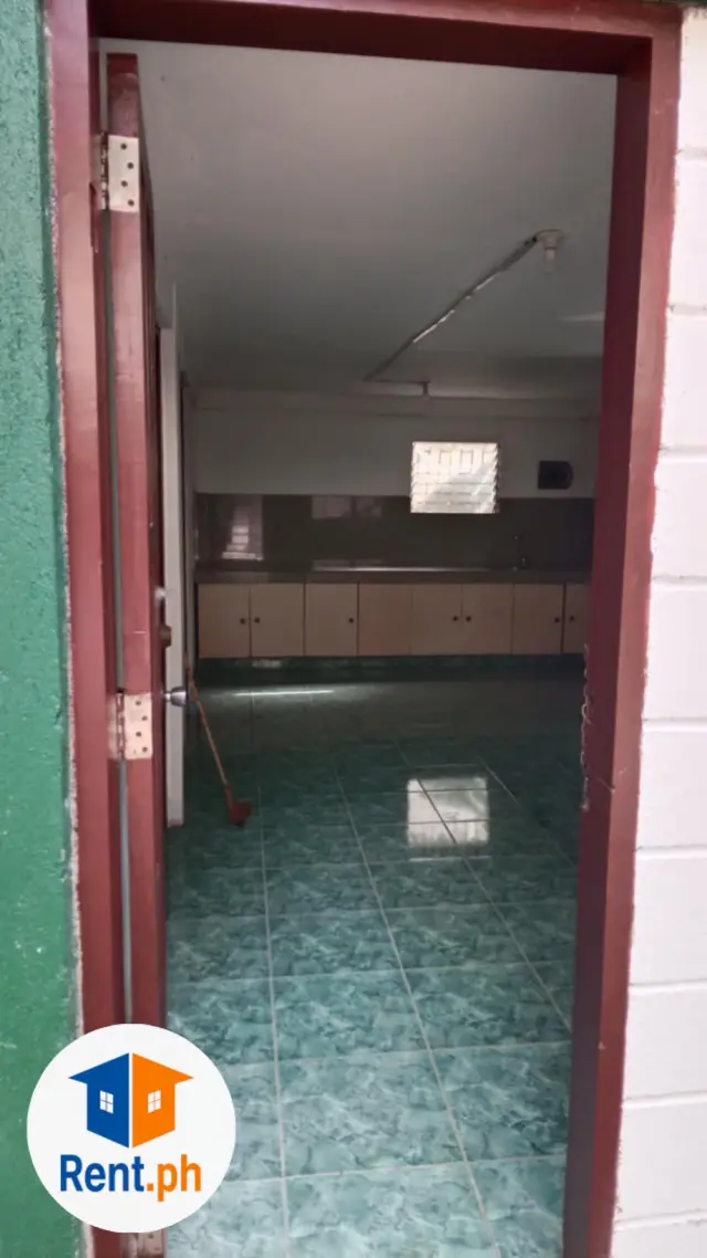 4 Bedroom House - Secondary Image