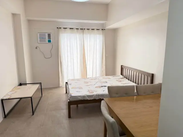 Fully furnished Studio for RENT in Be Residences Lahug, With Balcony - Secondary Image