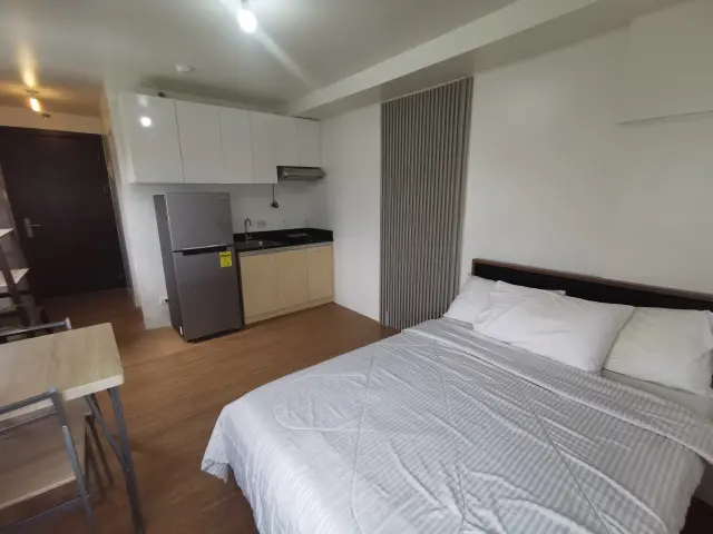 Spacious and peaceful corner unit fully furnished studio near Capitol and Fuente Osmena - Secondary Image