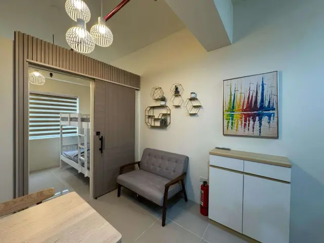 For Rent in 1 Bedroom Unit Royal Garden Residences Near Landers Superstore and Ayala Center Cebu - Secondary Image