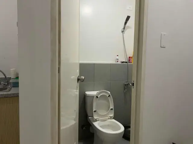 UNFURNISHED (BARE UNIT) 2-BEDROOM FOR RENT - Secondary Image