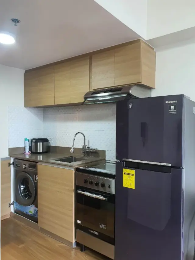 The Rise 40th floor 1BR with Balcony - Secondary Image