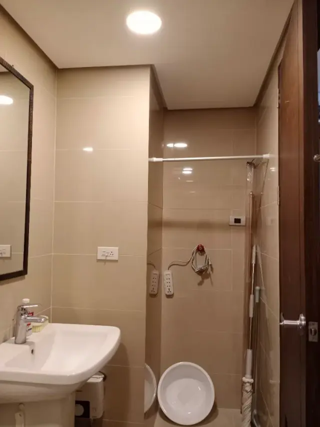 38TH PARK FOR RENT - Secondary Image