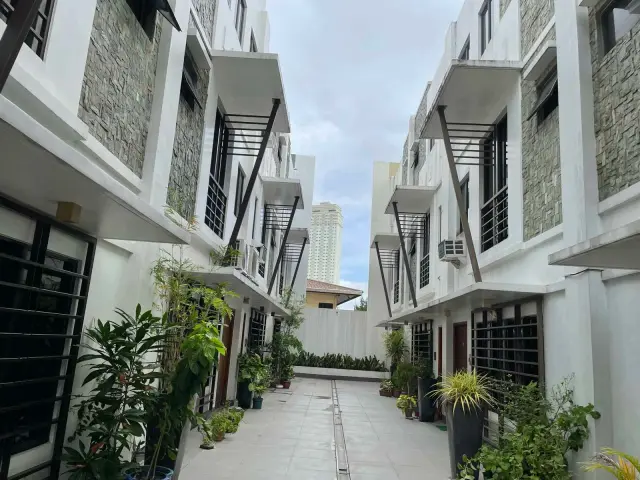 HOUSE AND LOT FOR RENT AT MANDALUYONG ( 3 BEDROOMS ) - Secondary Image
