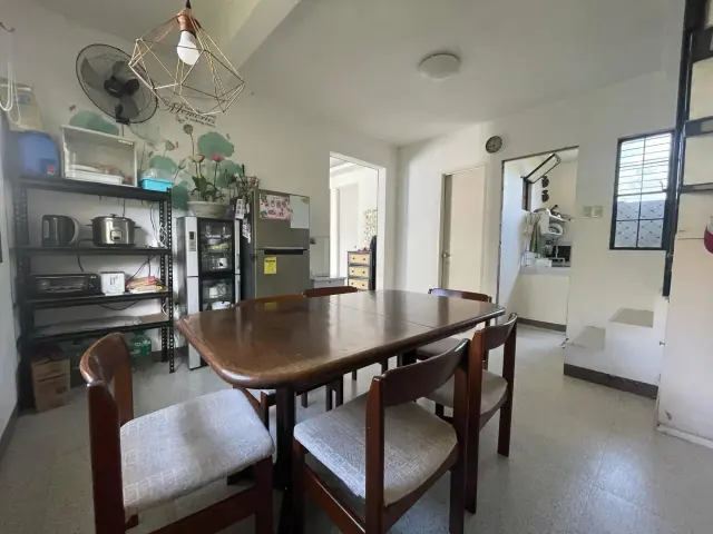 Spacious Combined Townhouse for rent - Secondary Image