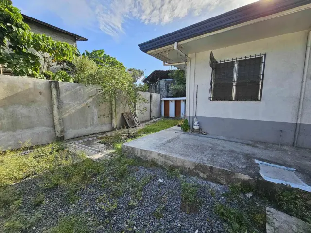 For Rent Three bedroom Unfurnished Bungalow House with big Parking space - Secondary Image