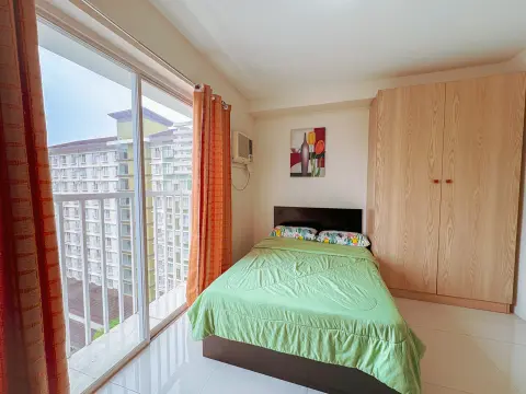 fully-furnished-studio-unit-w-balcony-for-rent