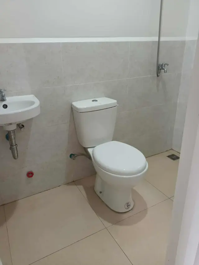 6 Unit-Apartment Building for Rent - Secondary Image