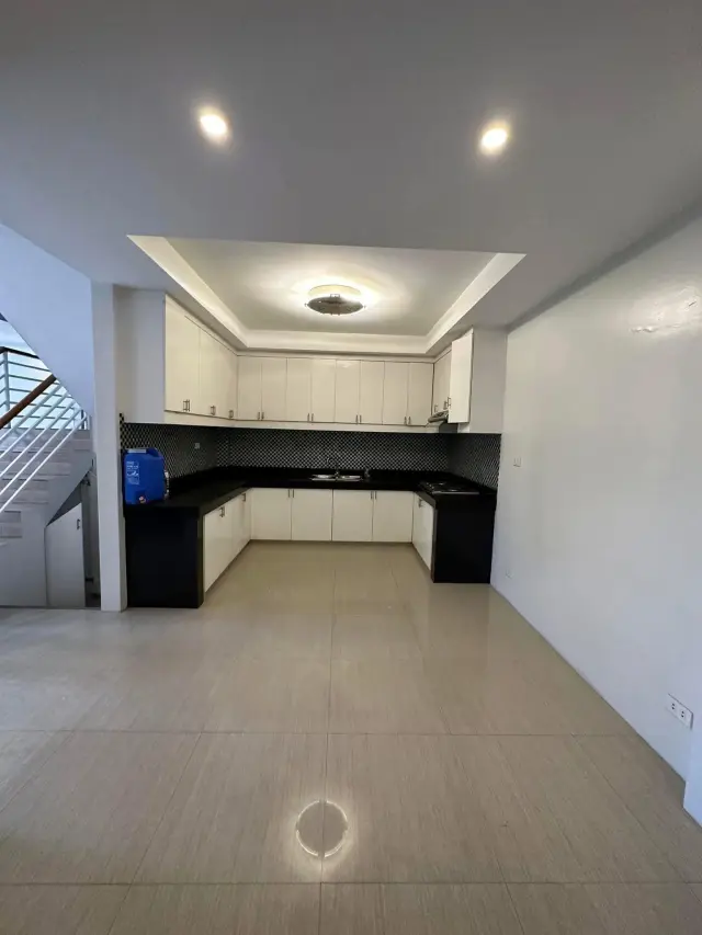 5BR 4TB House For Rent in Greenview Exe. Village West Fairview Quezon City - Secondary Image