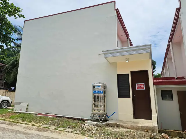 2BR NEWLY TURNOVER TOWNHOUSE IN DEO HOMES PULANGBATO - Secondary Image