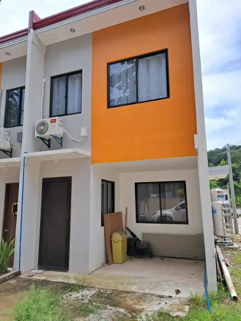 2br-newly-turnover-townhouse-in-deo-homes-pulangbato-for-rent