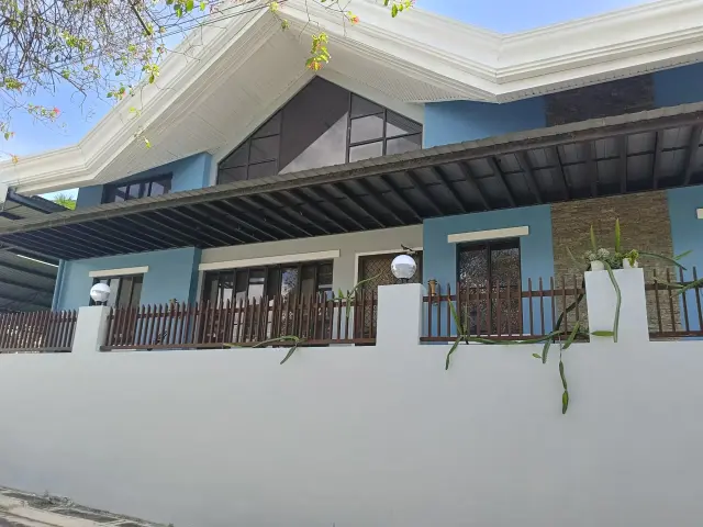 A spacious and cozy house and lot for rent - Secondary Image
