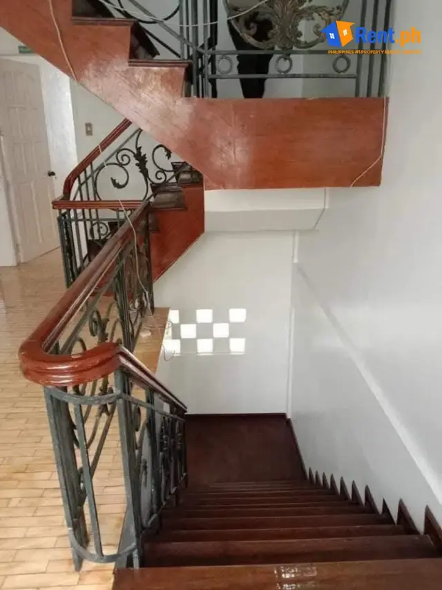 A 5 bedroom house and Lot for rent in Mandaue City - Secondary Image